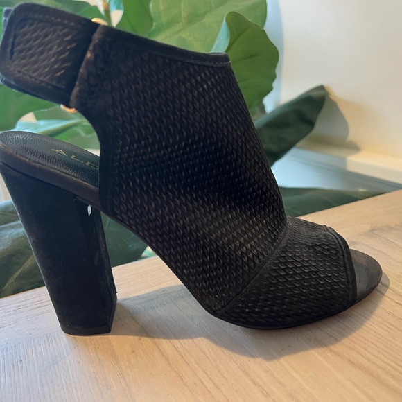 Aldo Womens Block Heel size 8.5 like new, wore once. - Picture 3 of 6